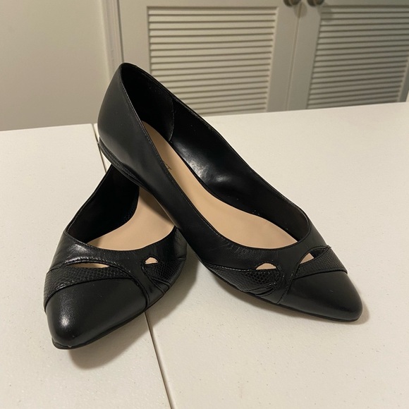 NWOT | Nine West black pointed‎ flats — size 6 - Picture 1 of 7